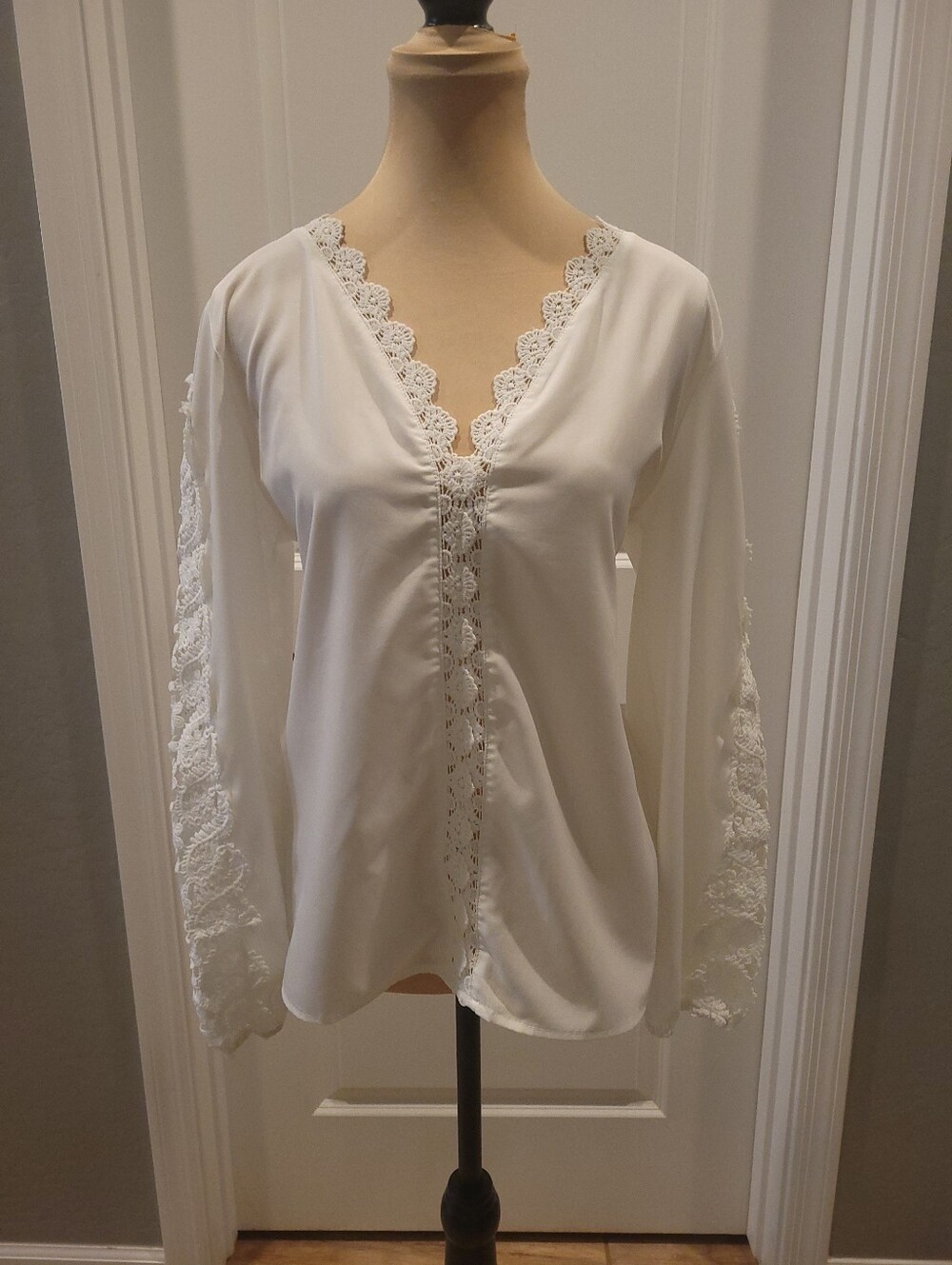Lace-Trim V-Neck Long Sleeve Top - White